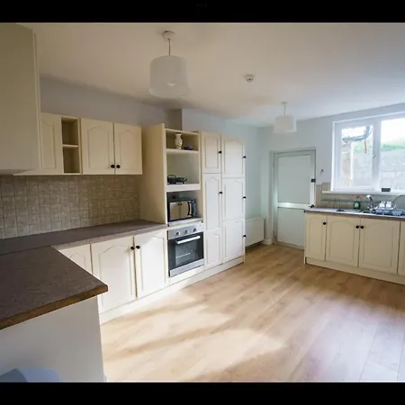 Four Bedroom Warm And Cosy