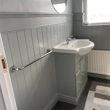 Four Bedroom Warm And Cosy Athea