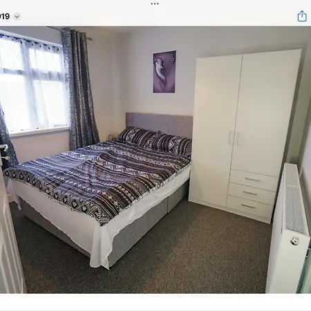 Vakantiehuis Four Bedroom Warm And Cosy *