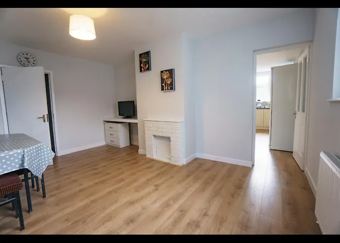 Сasa de vacaciones Four Bedroom Warm And Cosy Athea