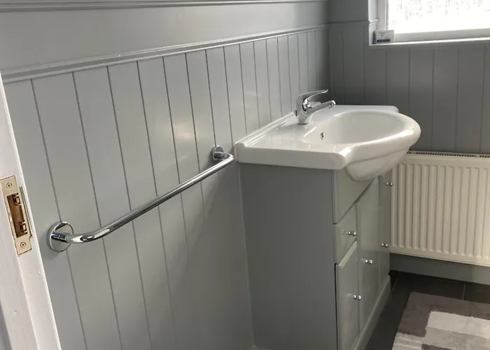 Four Bedroom Warm And Cosy Athea