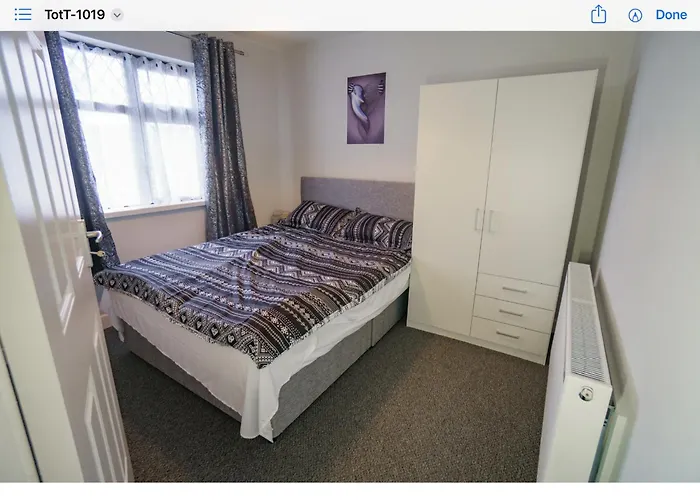 בית נופש Four Bedroom Warm And Cosy *